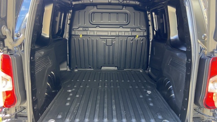 Citro&euml;n Berlingo 1.6 BlueHDI 100cv CARPLAY e CAMARA